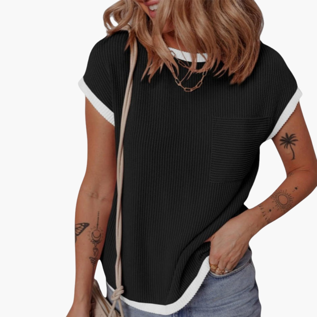 T-shirt Mulher com Decote Redondo e Bolso no Peito