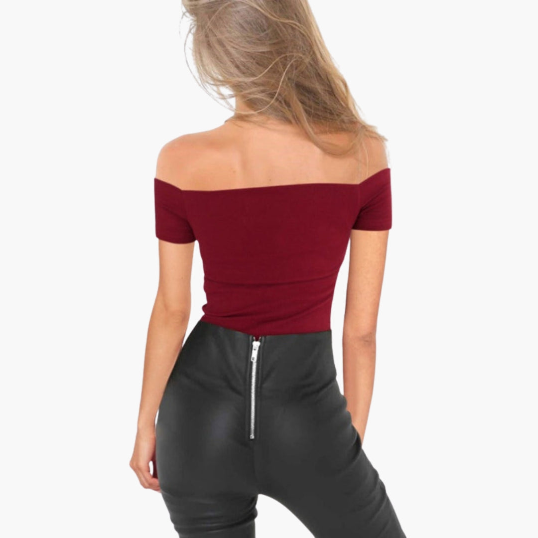 T-shirt mulher ombros descobertos com laço à frente