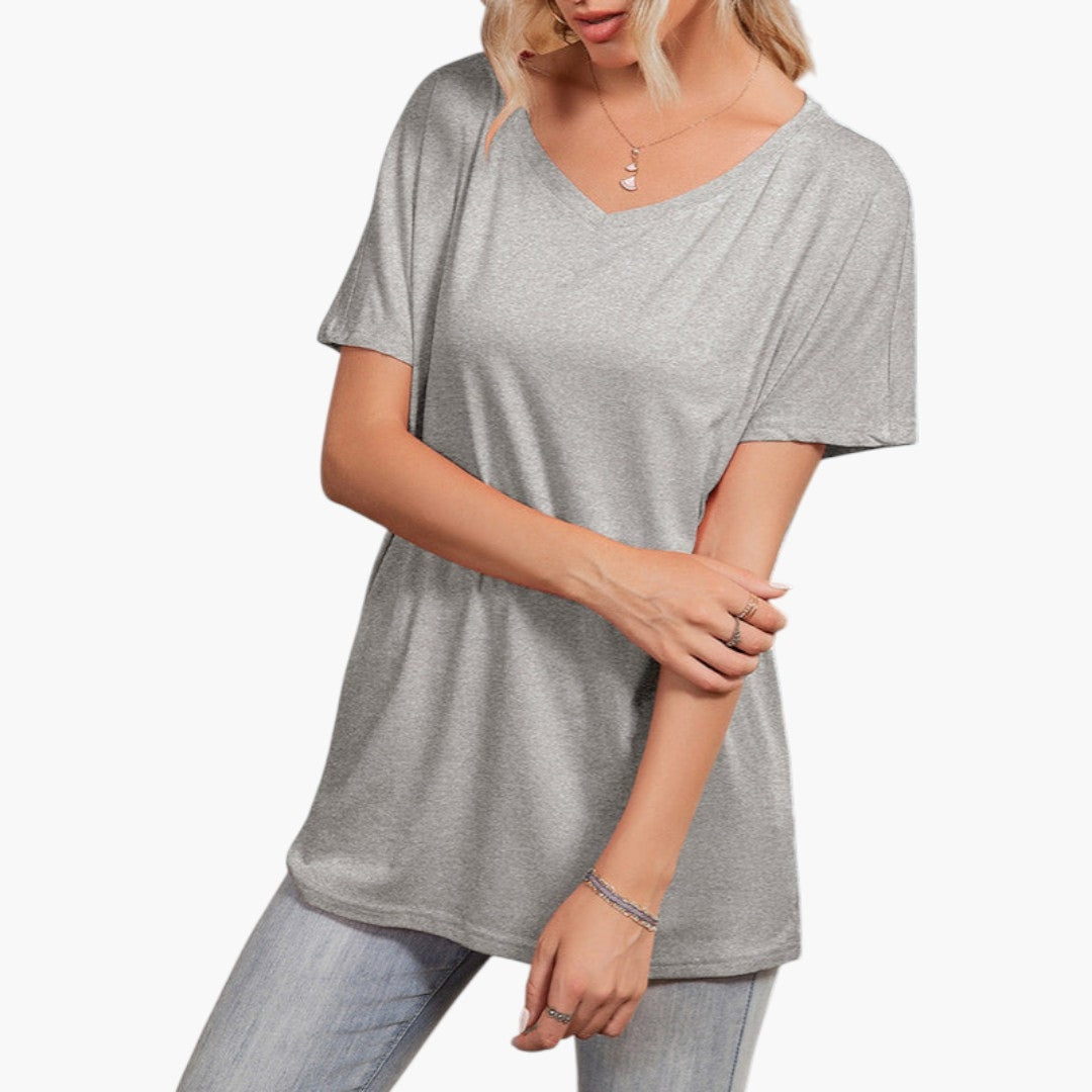 T-shirt feminina larga com decote assimétrico