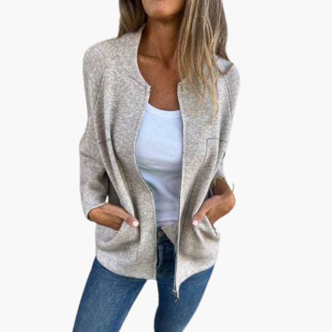 Women's zip-up jacket with round collar and side pockets