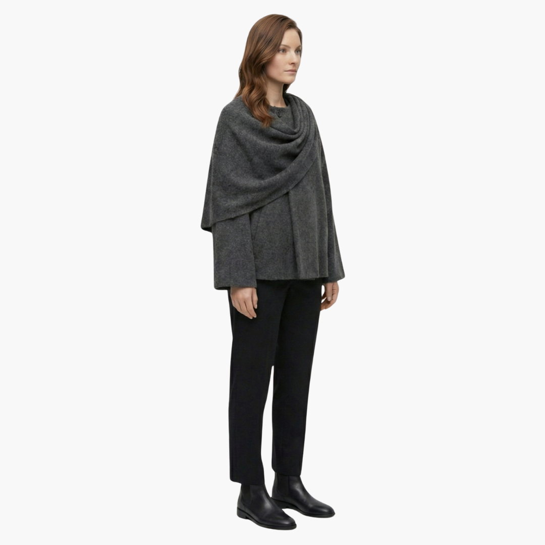 Manteau cape femme élégant avec silhouette fluide et col écharpe