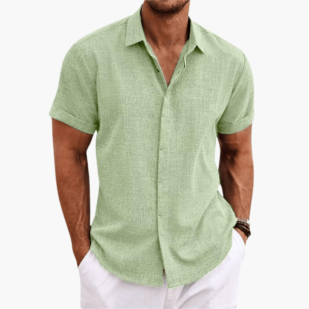 Camisa de homem com colarinho clássico e mangas curtas
