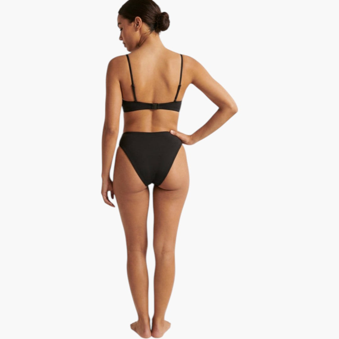 Bikini sæt til kvinder med push-up top og brasiliansk stil