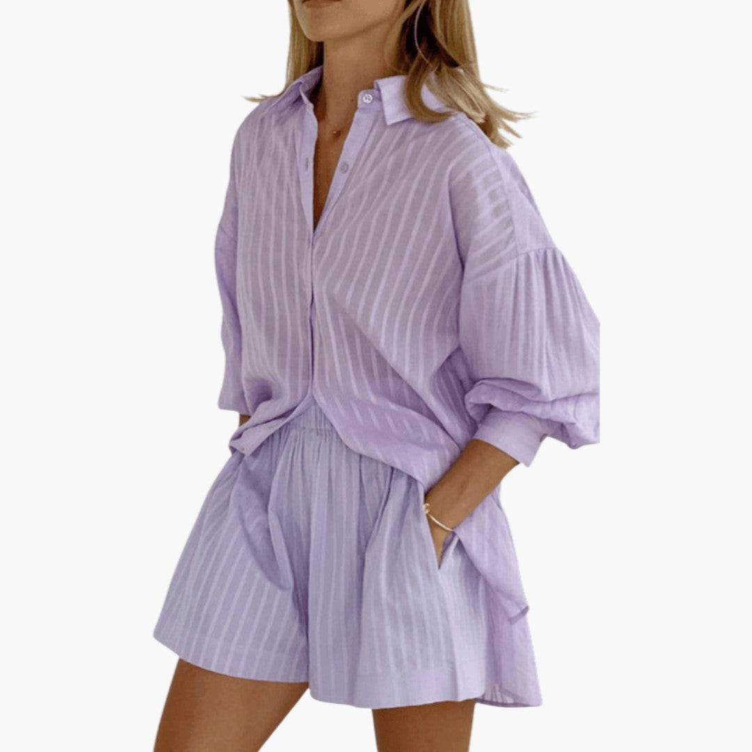To-delt sommeroutfit til kvinder med knaplukket skjorte