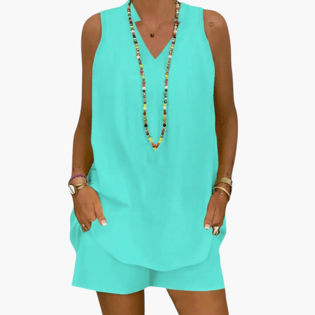 Sommerensemble Damen mit ärmelloser Tunika und kurzer Hose