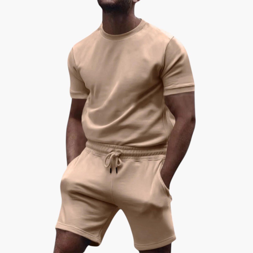 Ensemble de sport hommes avec T shirt et shorts