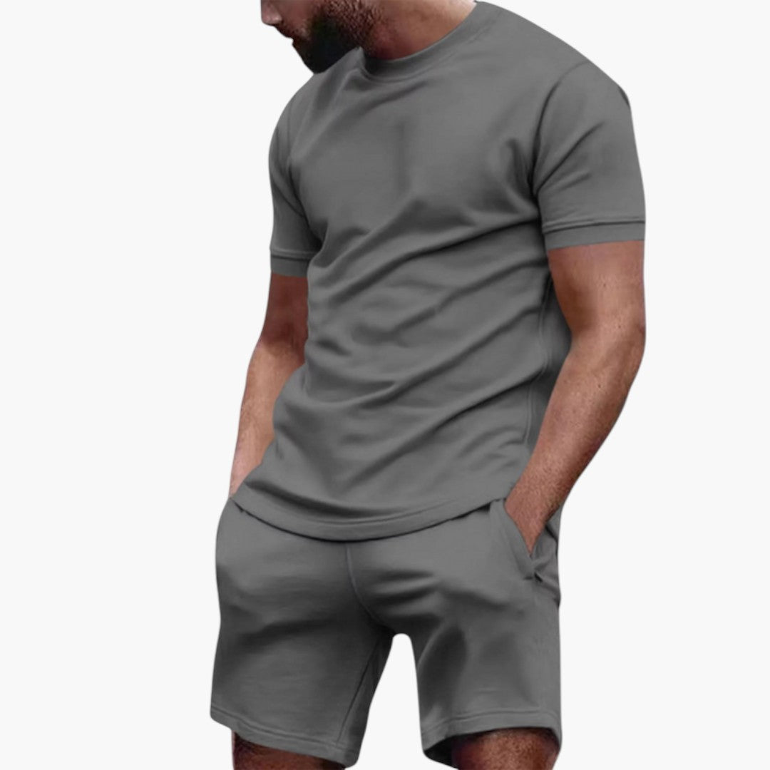 Ensemble de sport hommes avec T shirt et shorts