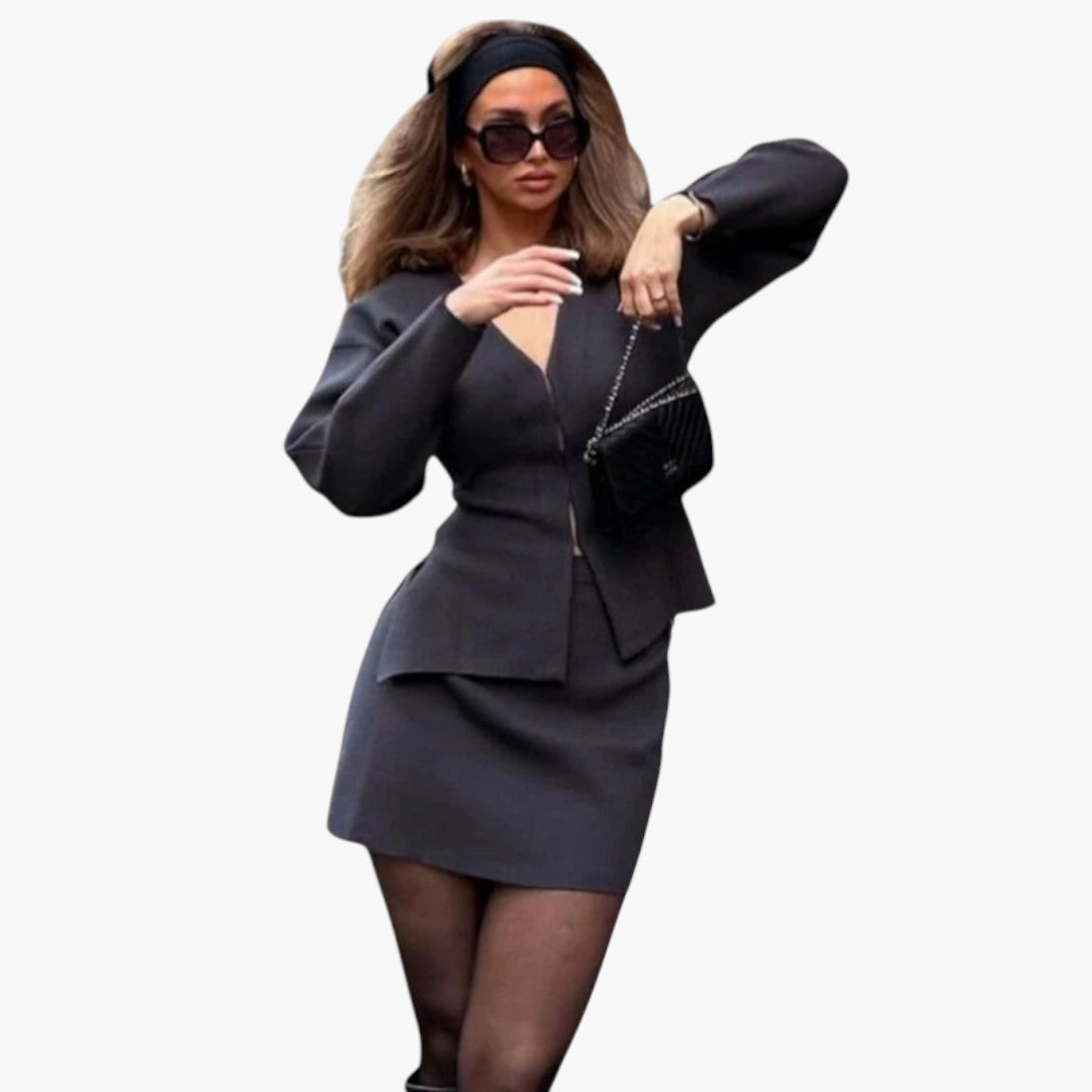 Conjunto de duas peças para senhora com top de malha e saia