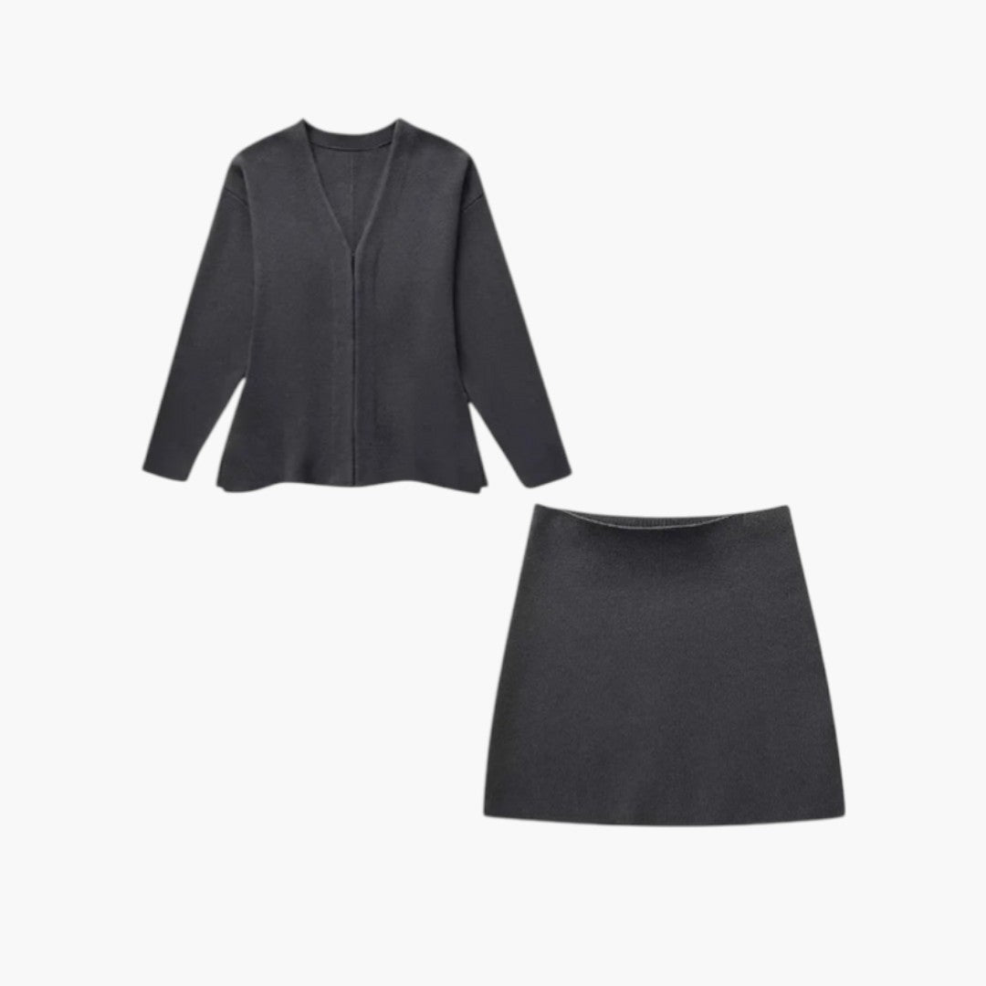Conjunto de duas peças para senhora com top de malha e saia