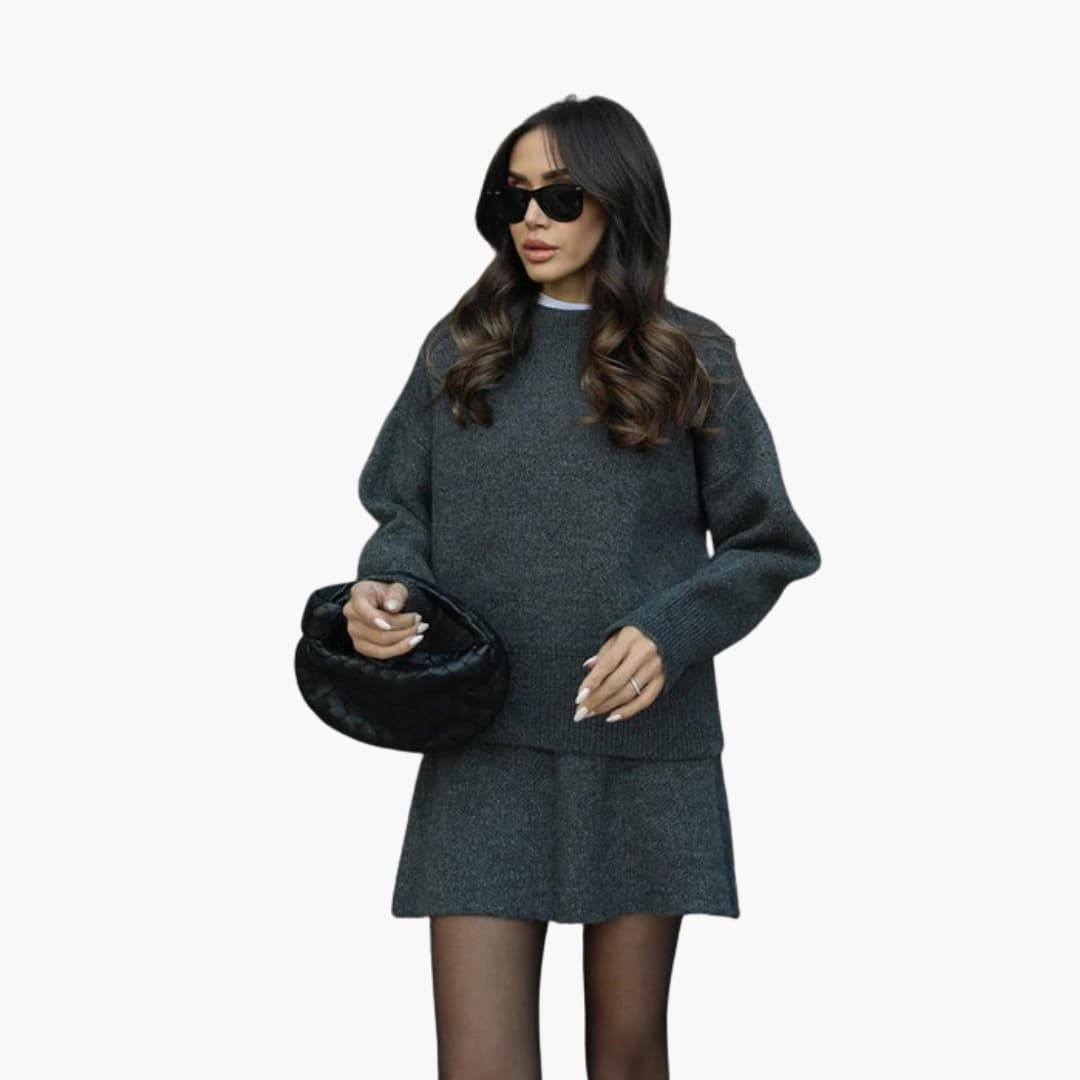 Strickset für Damen mit langärmligem Pullover und kurzem Rock