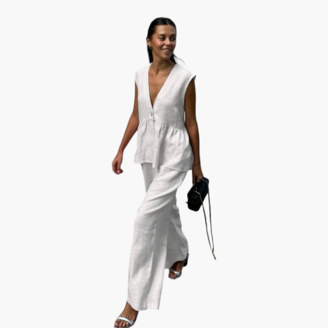 Completo estivo da donna con maglia a scollo a V profondo