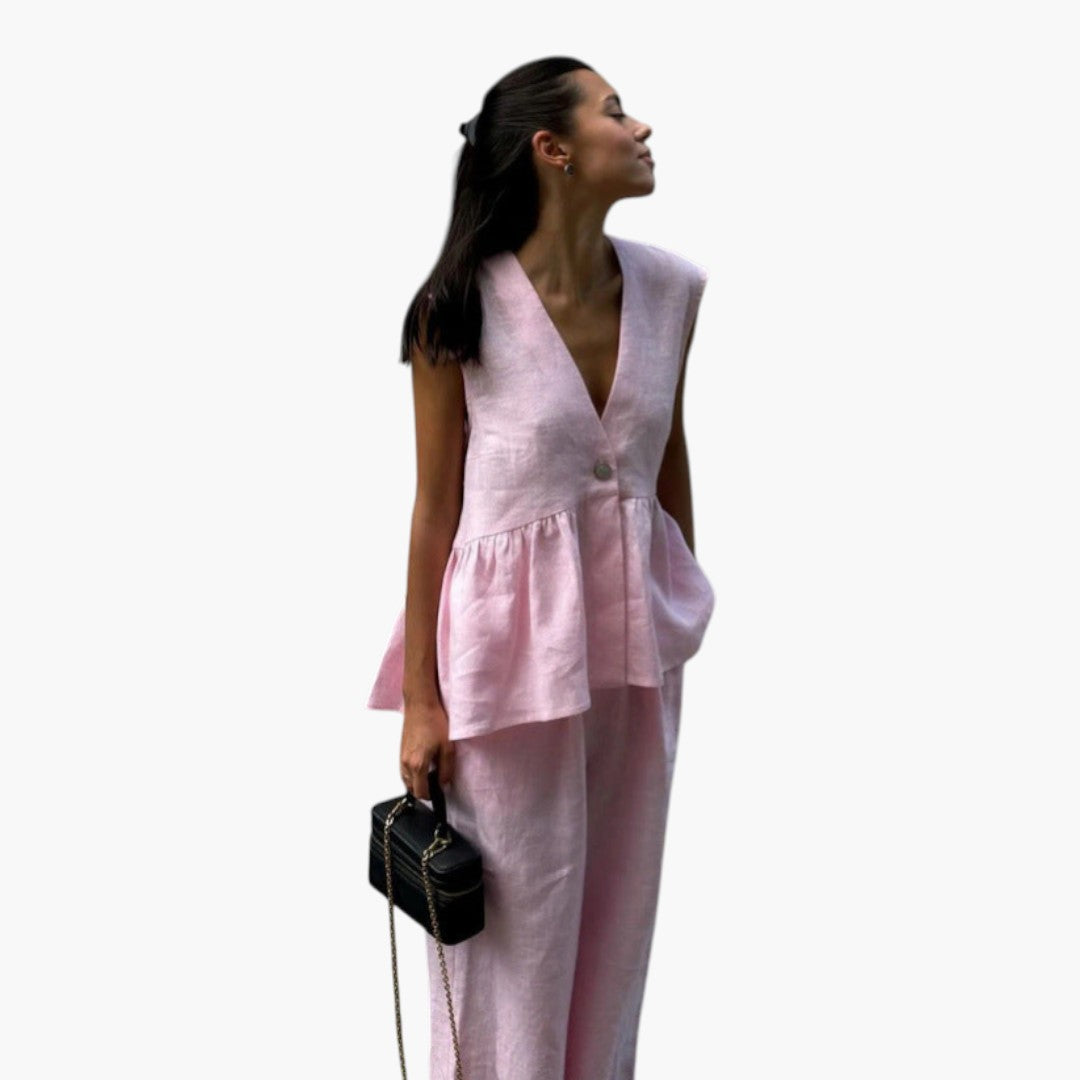 Completo estivo da donna con maglia a scollo a V profondo