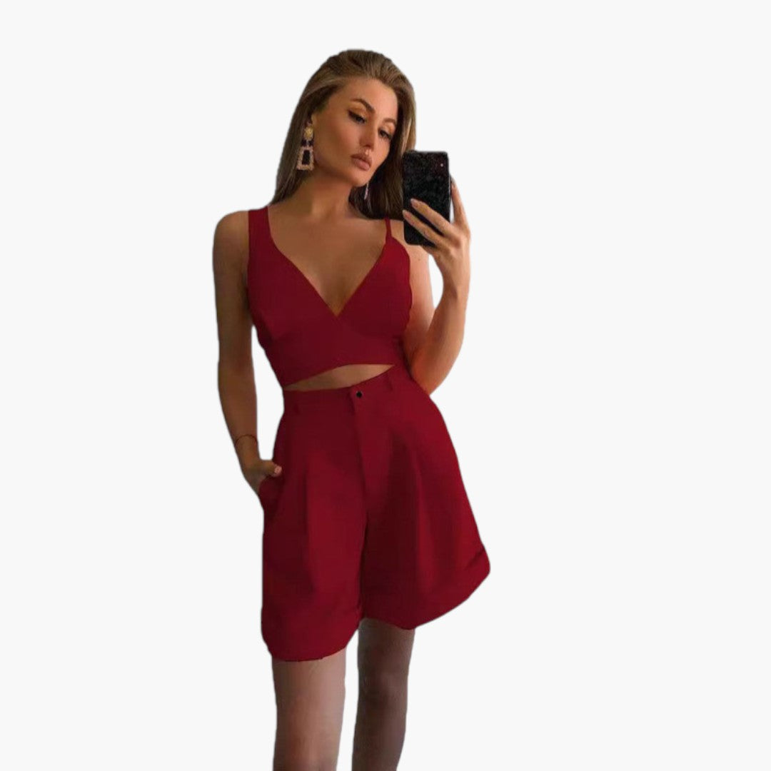 Conjunto feminino com top curto de decote em V e calção com cintura elástica