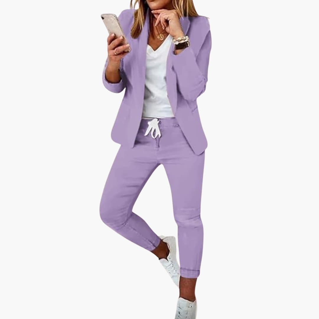 Conjunto feminino com casaco e calças