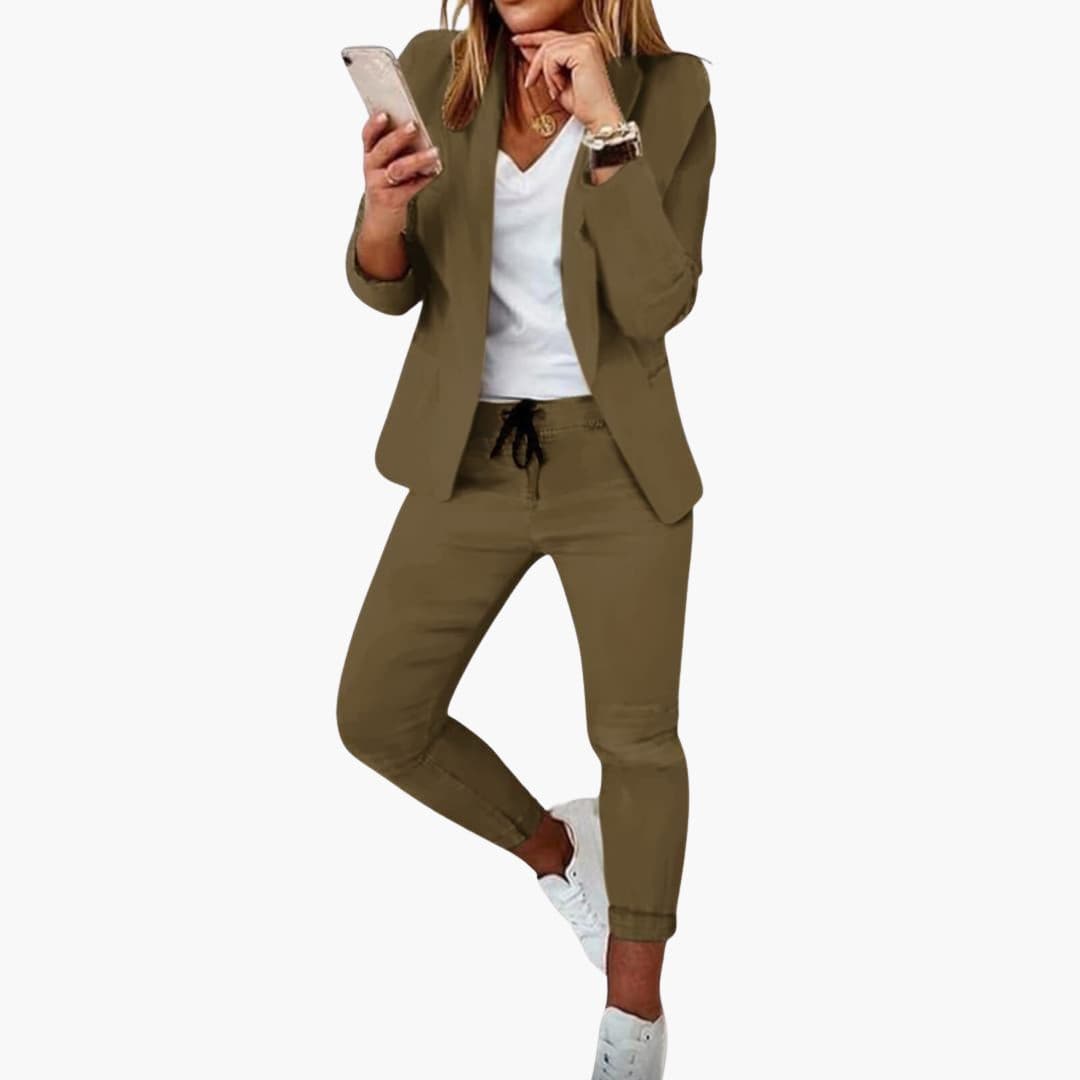 Conjunto feminino com casaco e calças