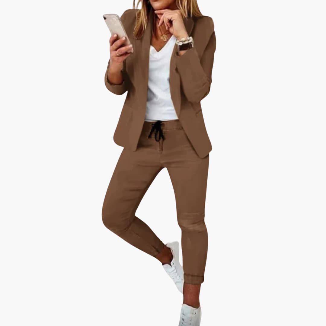 Conjunto feminino com casaco e calças