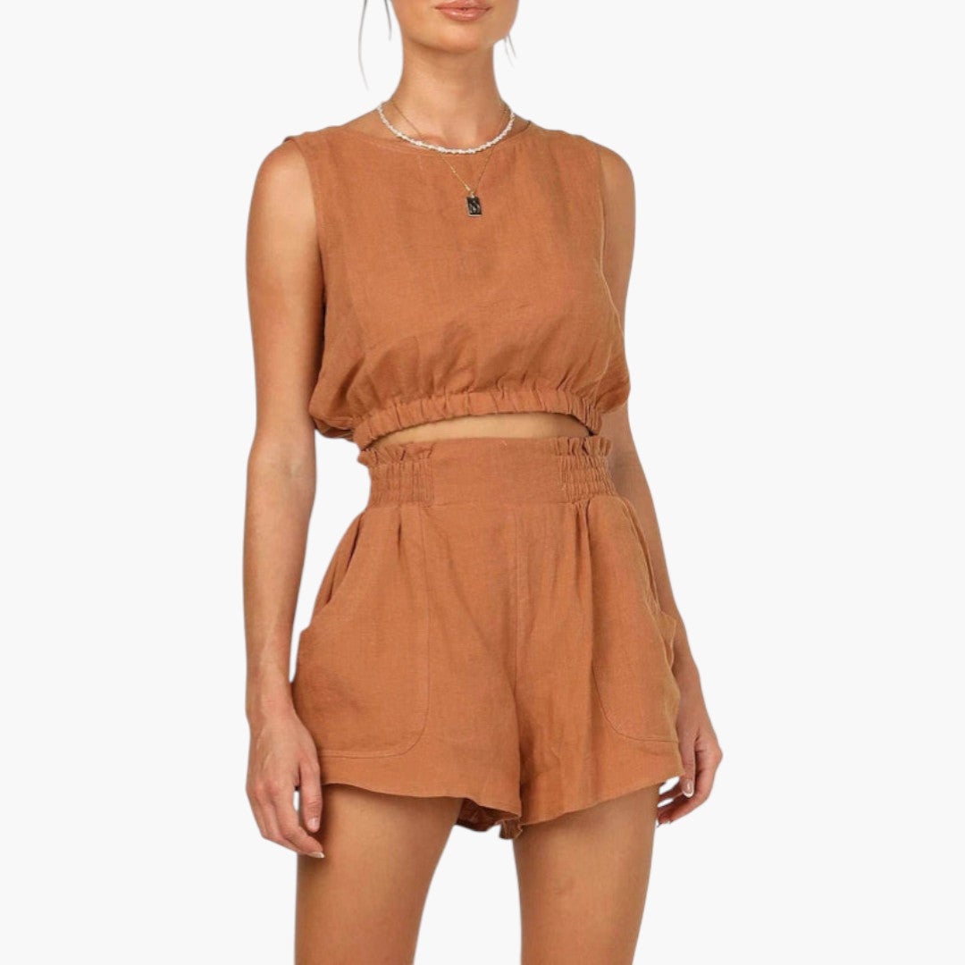 Completo donna con camicetta in lino e pantaloncini a vita alta