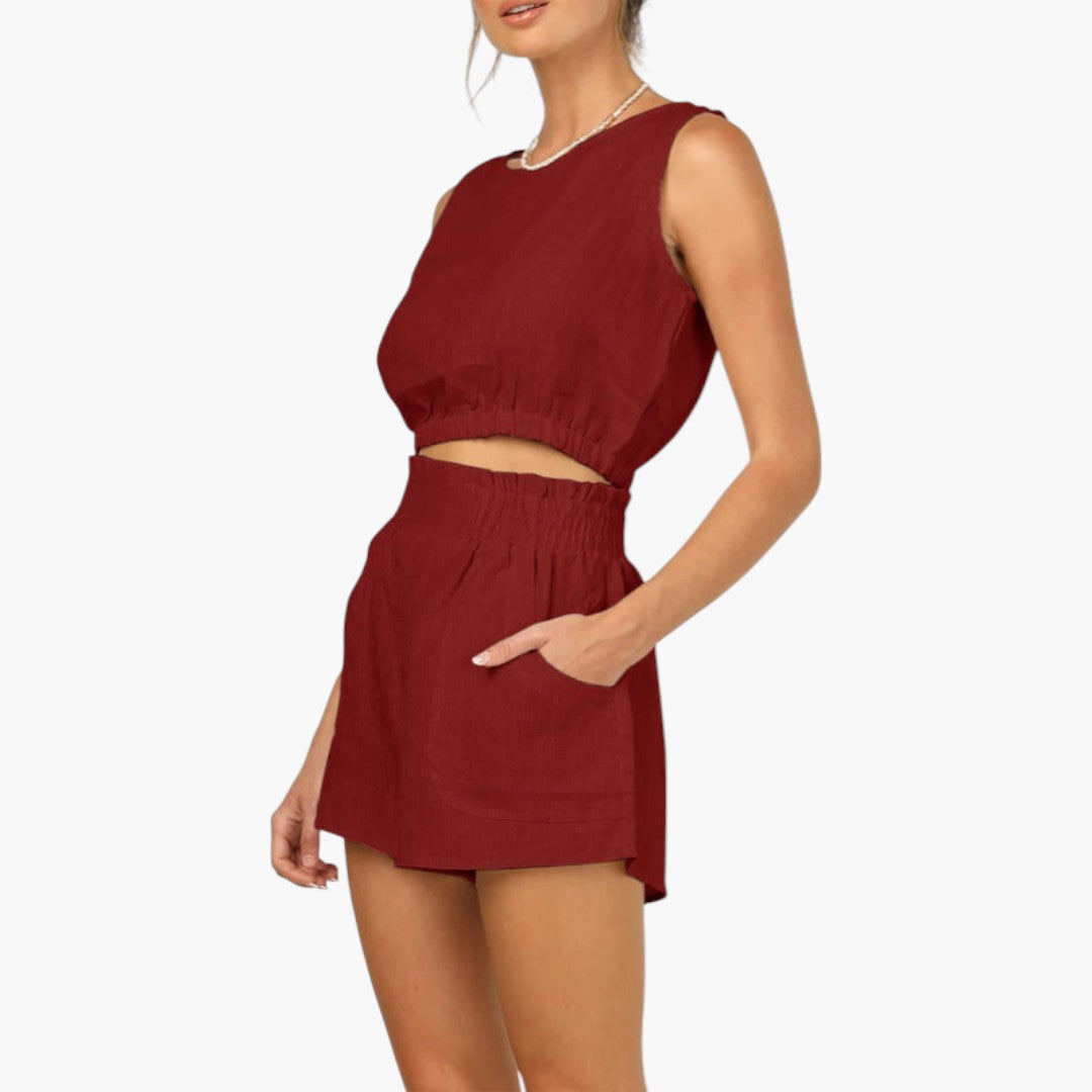 Completo donna con camicetta in lino e pantaloncini a vita alta