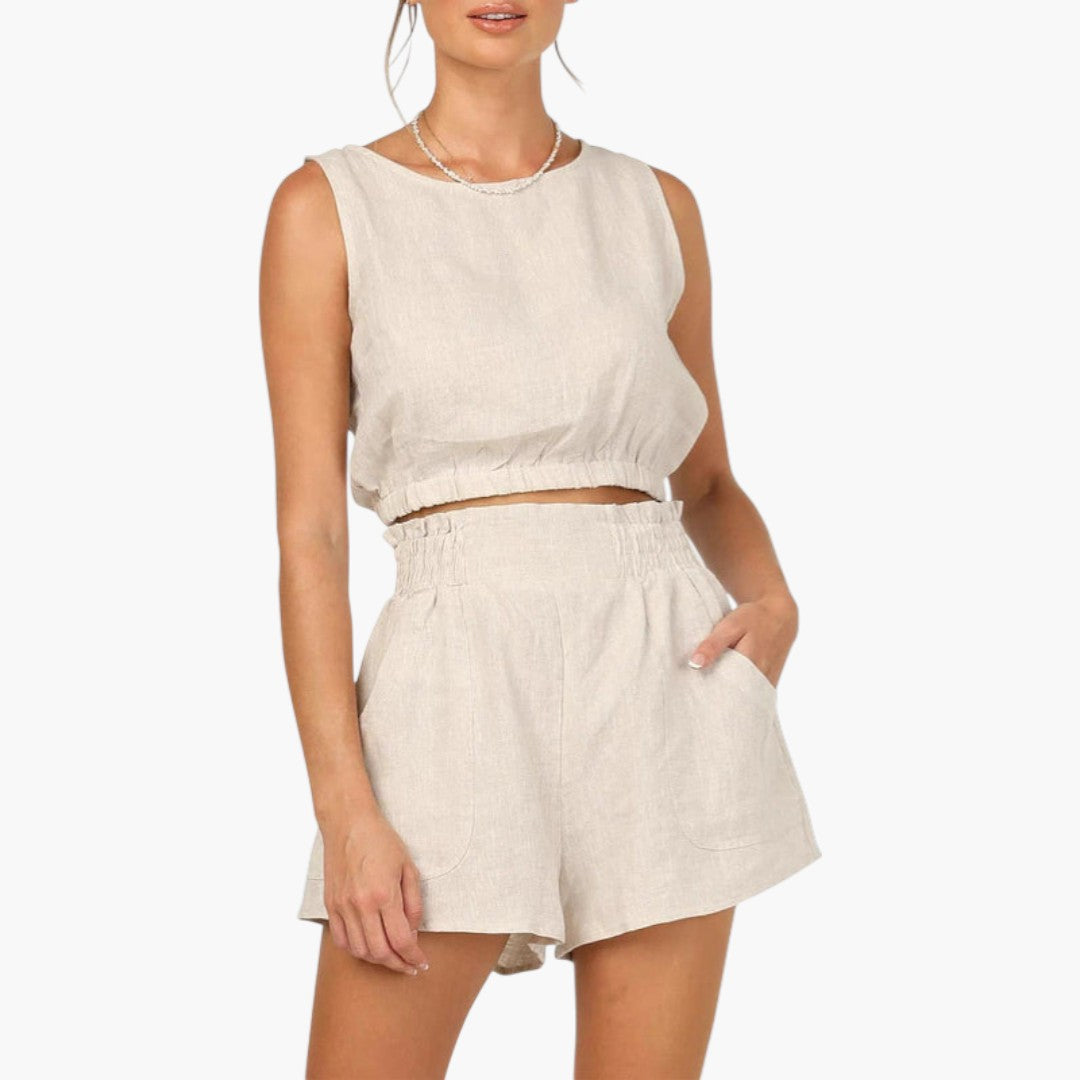 Completo donna con camicetta in lino e pantaloncini a vita alta