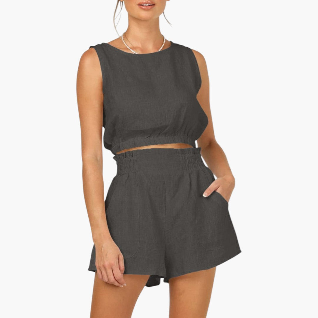 Completo donna con camicetta in lino e pantaloncini a vita alta