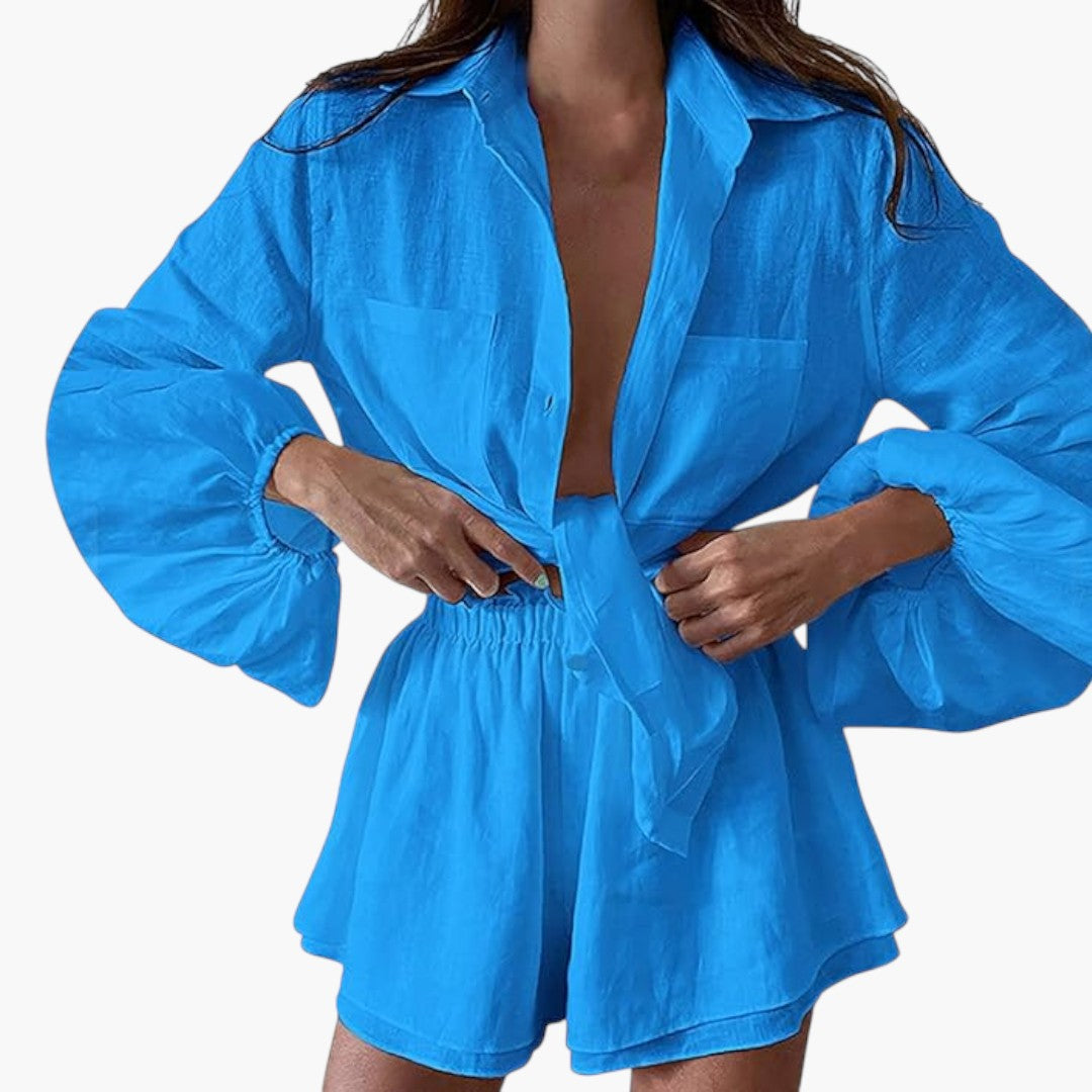 Sett for kvinner med kort topp og shorts