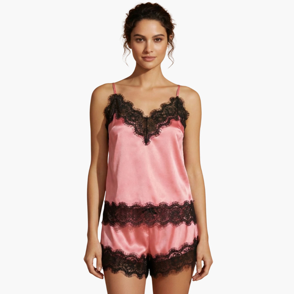 Conjunto de pijama feminino em cetim com estampa de coração e acabamentos em renda