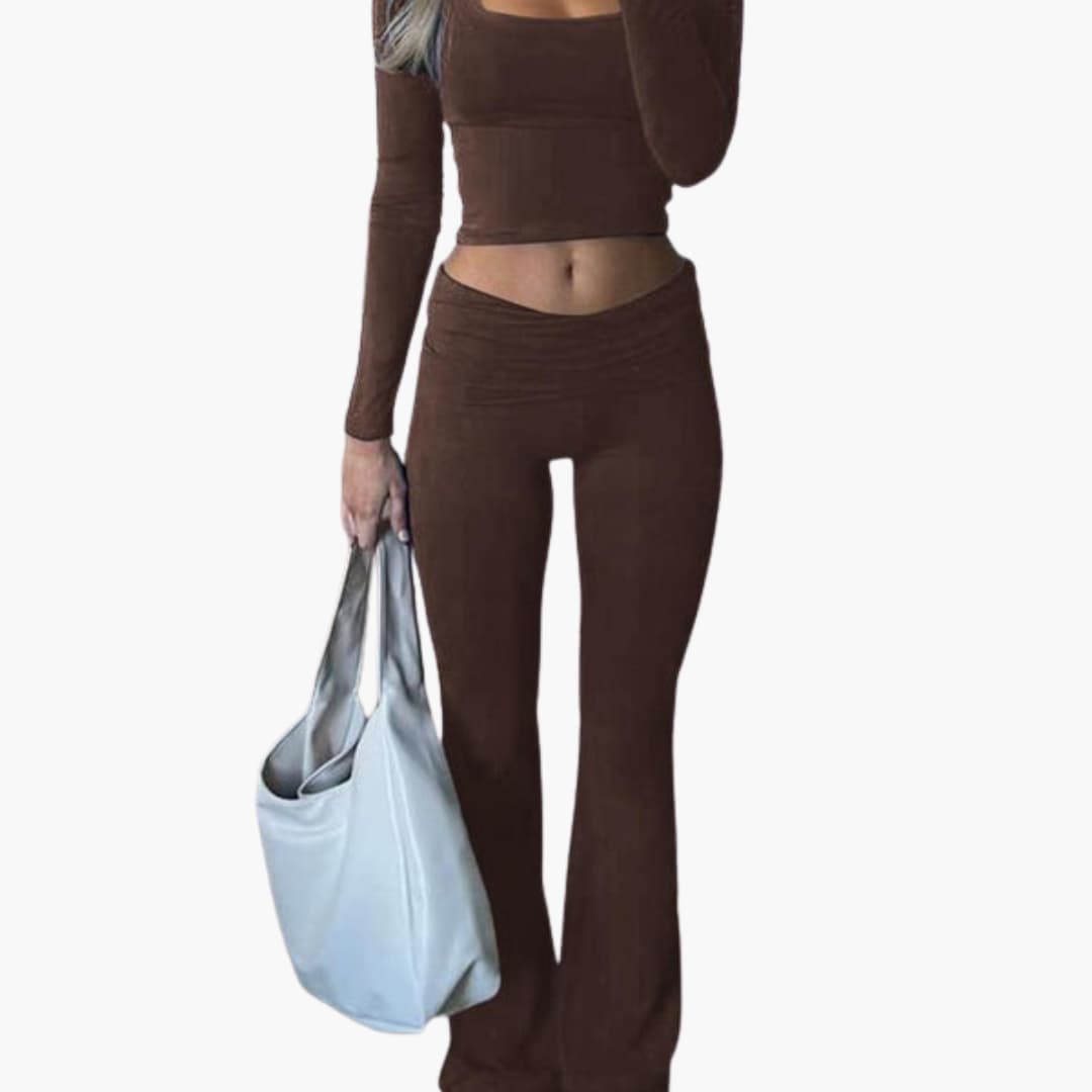 Women's sportswear set with square neckline and wide-leg pants