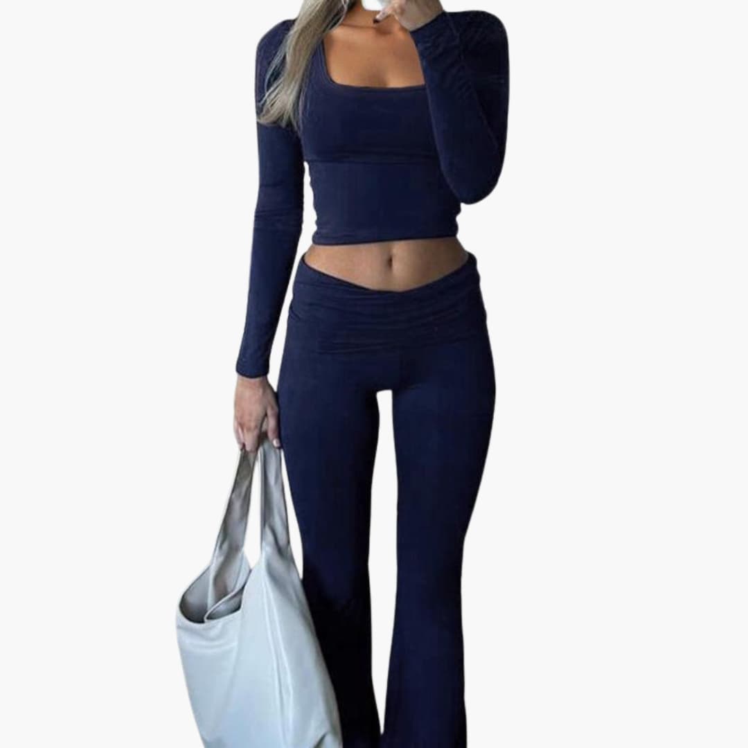 Women's sportswear set with square neckline and wide-leg pants