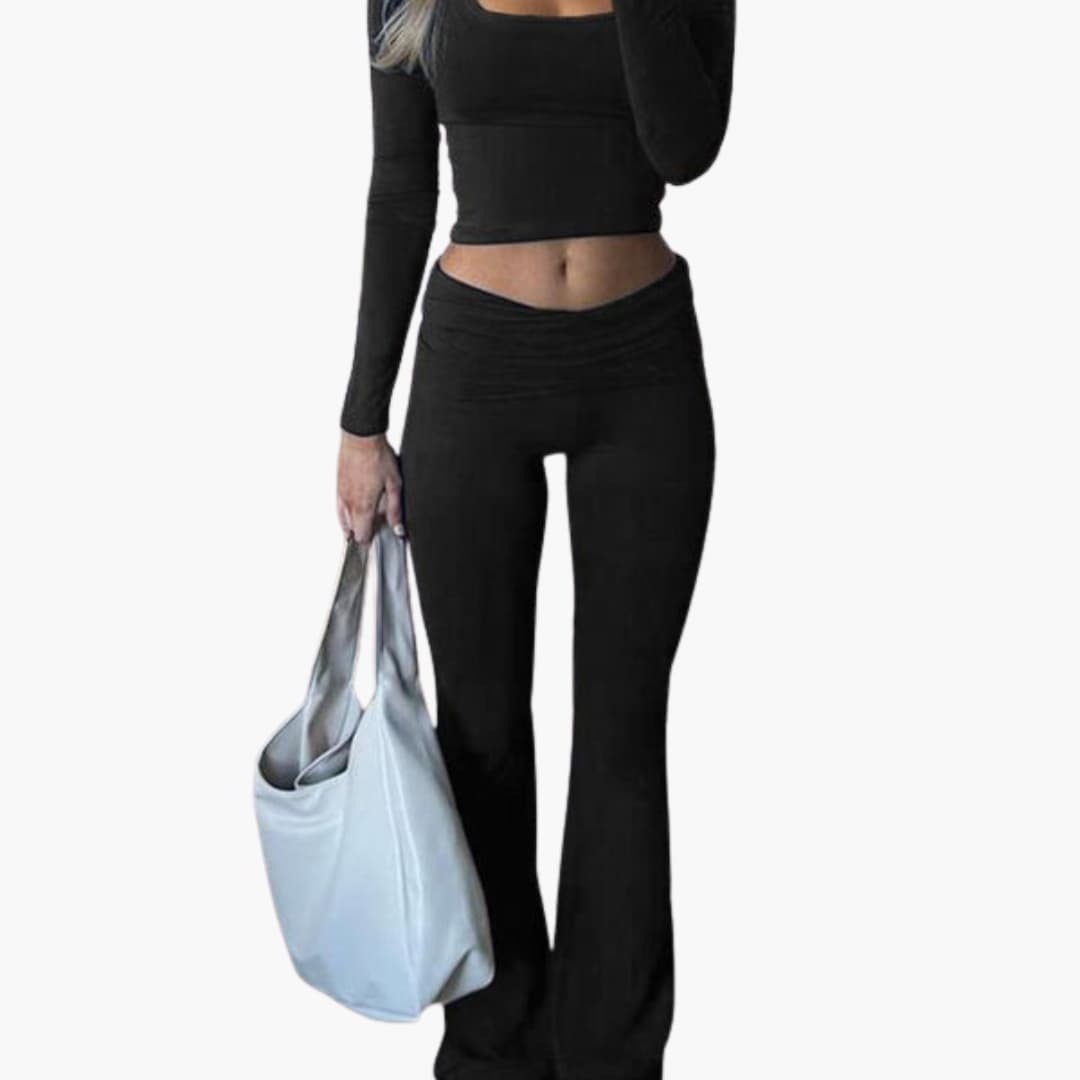 Women's sportswear set with square neckline and wide-leg pants