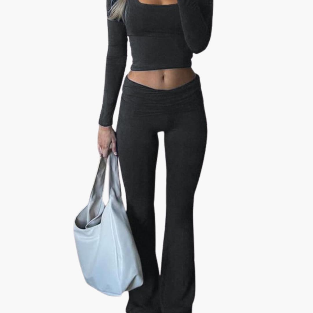 Women's sportswear set with square neckline and wide-leg pants