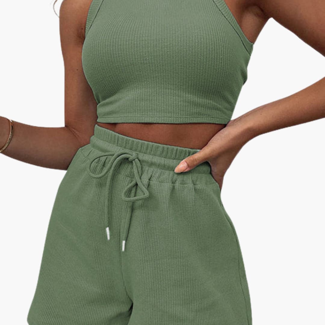 Completo sportivo donna con top a schiena scoperta e pantaloncini