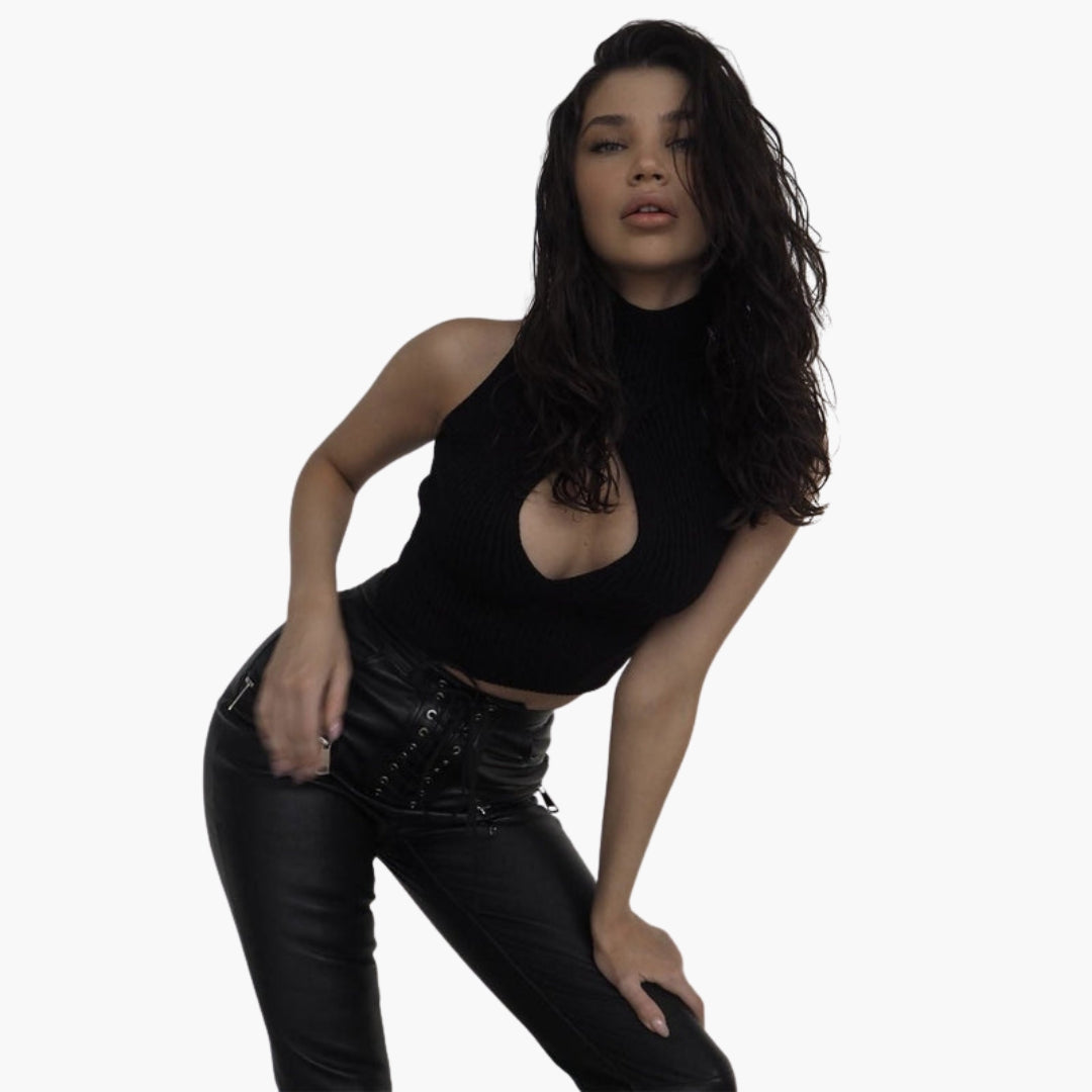 Top corto donna con collo alto e taglio frontale