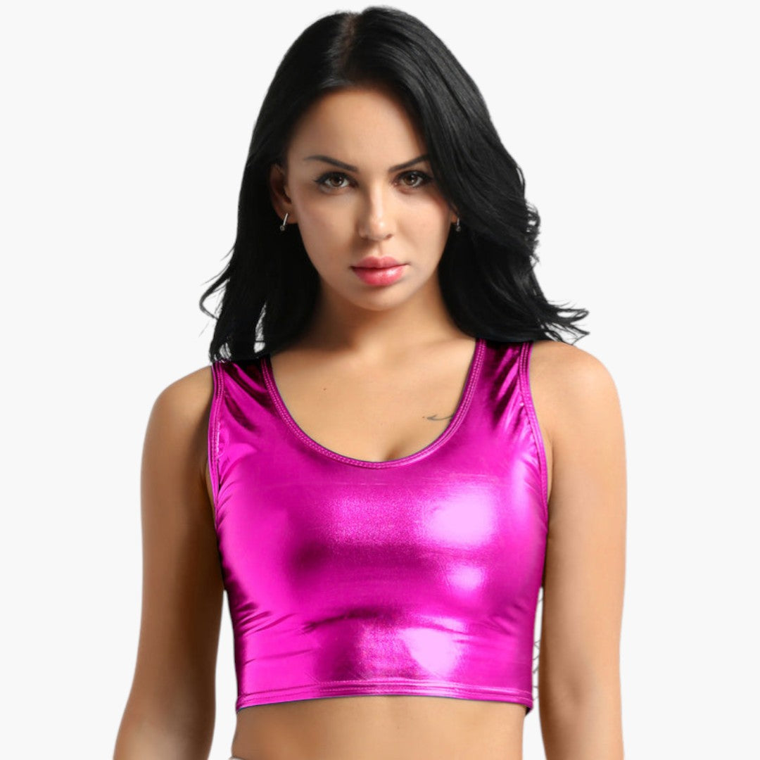 Top corto donna con scollo ampio e superficie lucida
