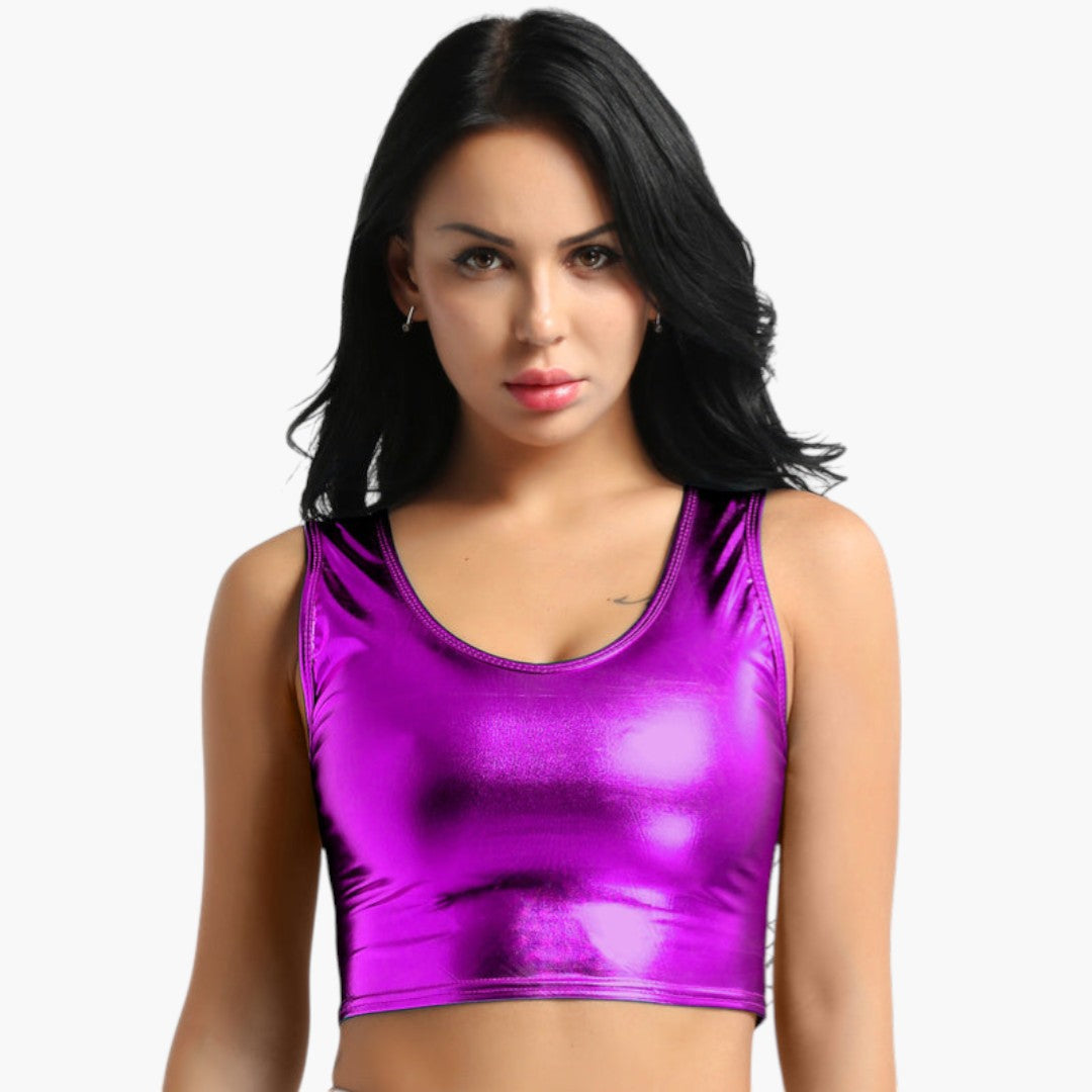 Top corto donna con scollo ampio e superficie lucida