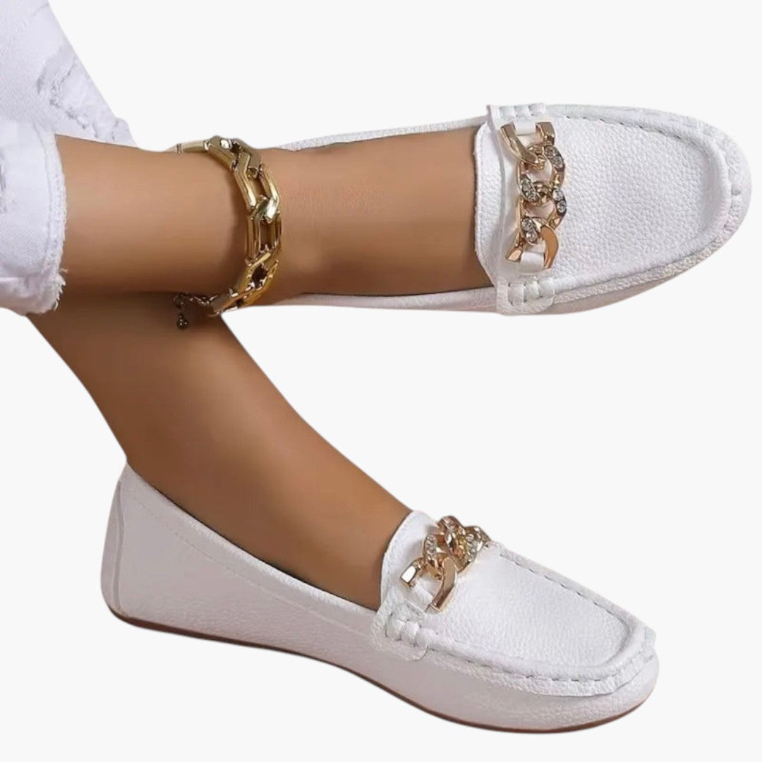 Mocassins Femme avec Chaîne Métallique et Texture Grainée