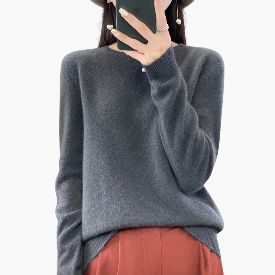 Women's Knit Pullover with Round Neck and Ribbed Cuffs