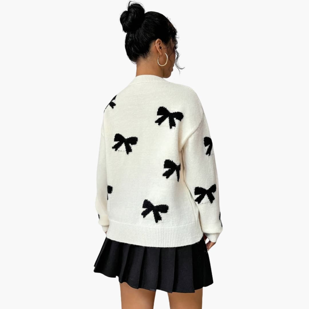 Knitted sweater for women with bow pattern and round neck