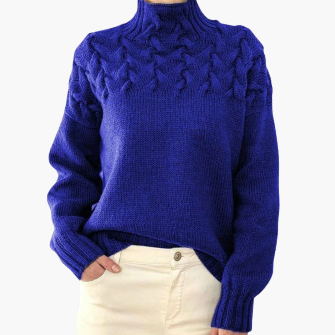 Maglione donna con collo alto e trecce lavorate a maglia