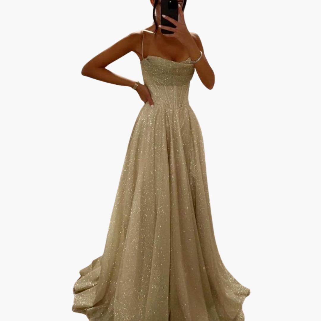 Robe femme à fines bretelles et surface pailletée