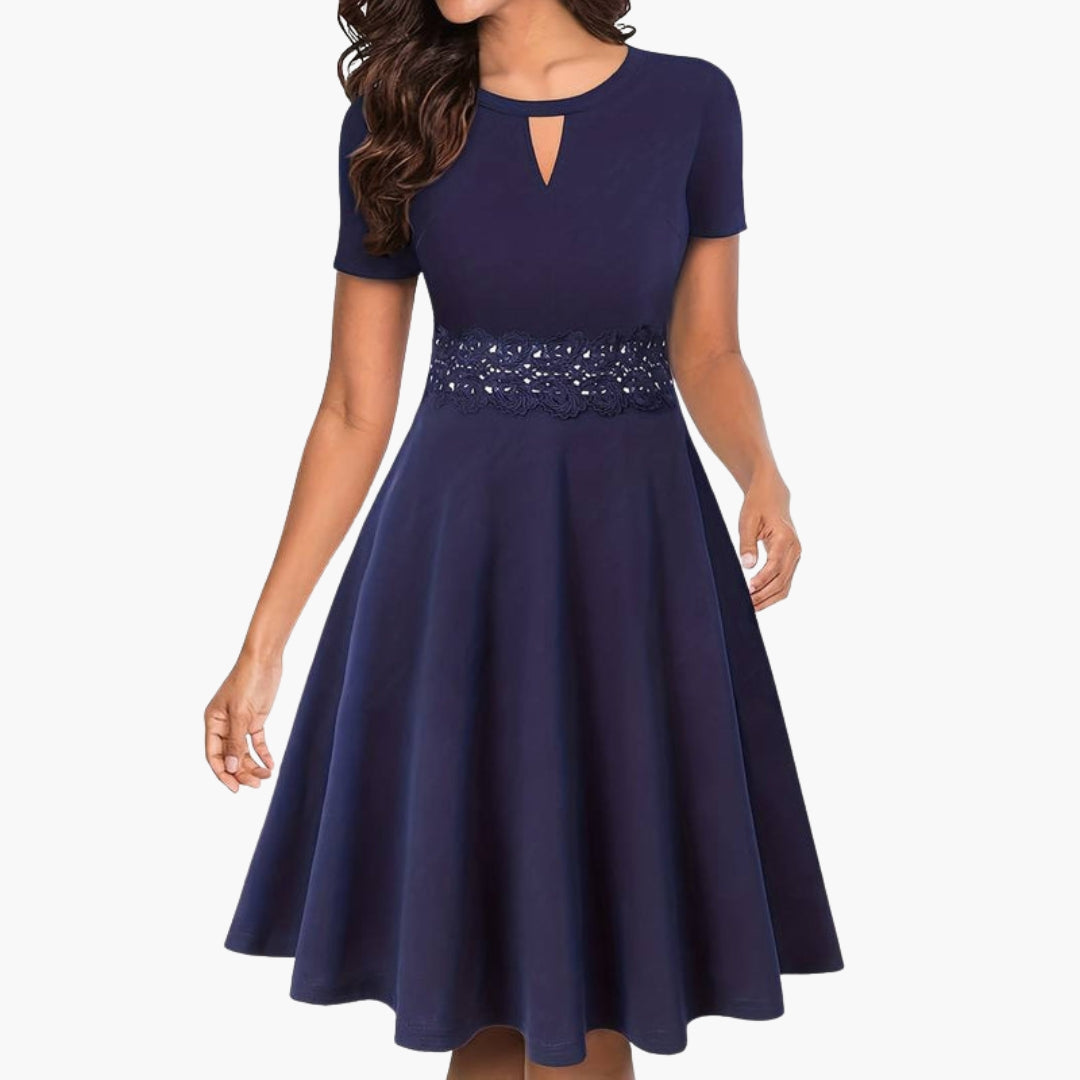 Robe femme avec taille en dentelle et encolure goutte