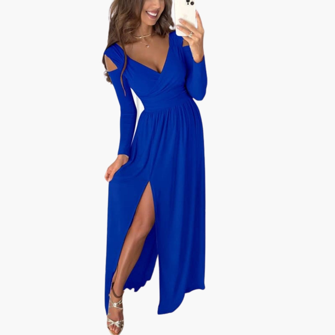 Vestido comprido de mulher com mangas compridas e racha frontal