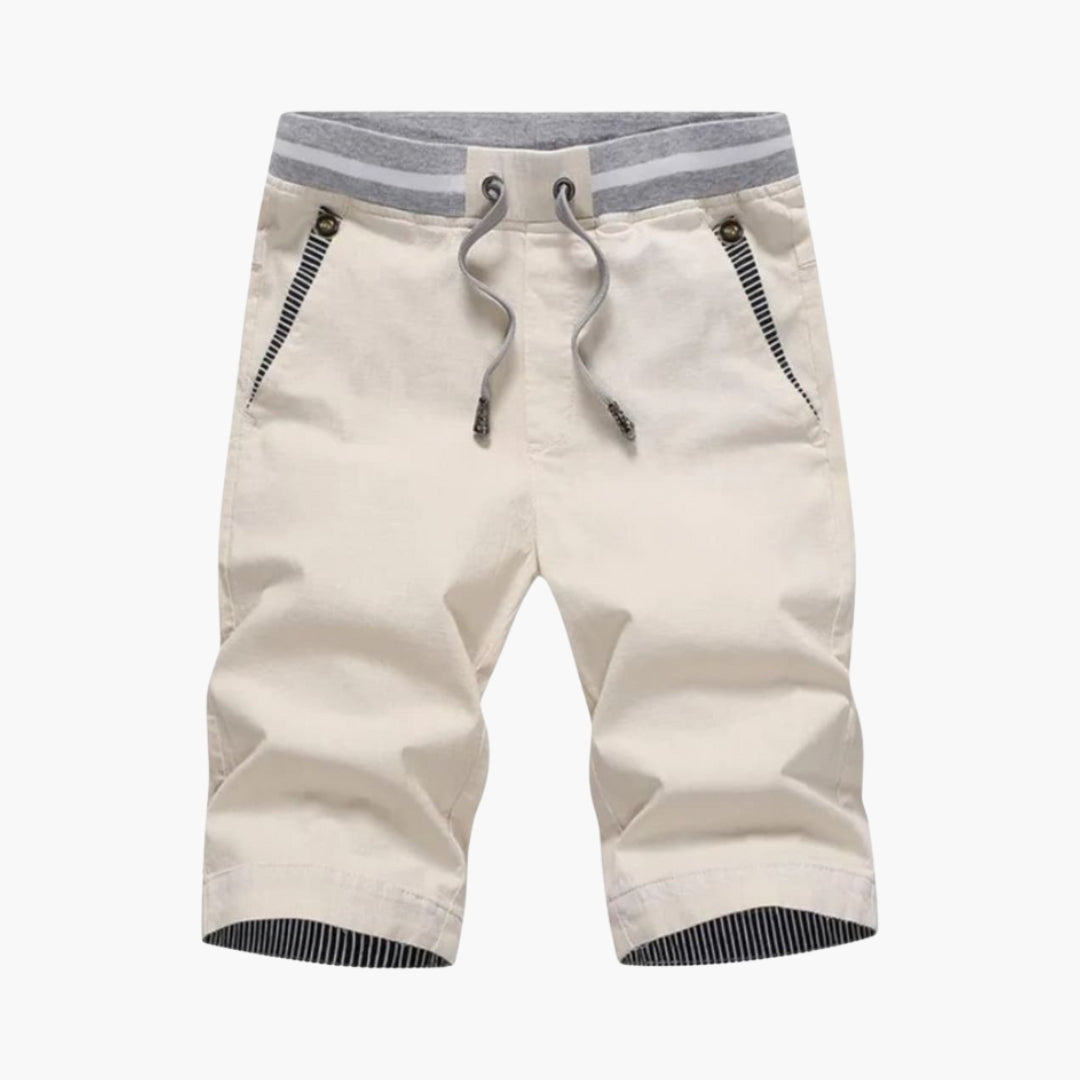 Short homme avec poches latérales et ourlet retroussé