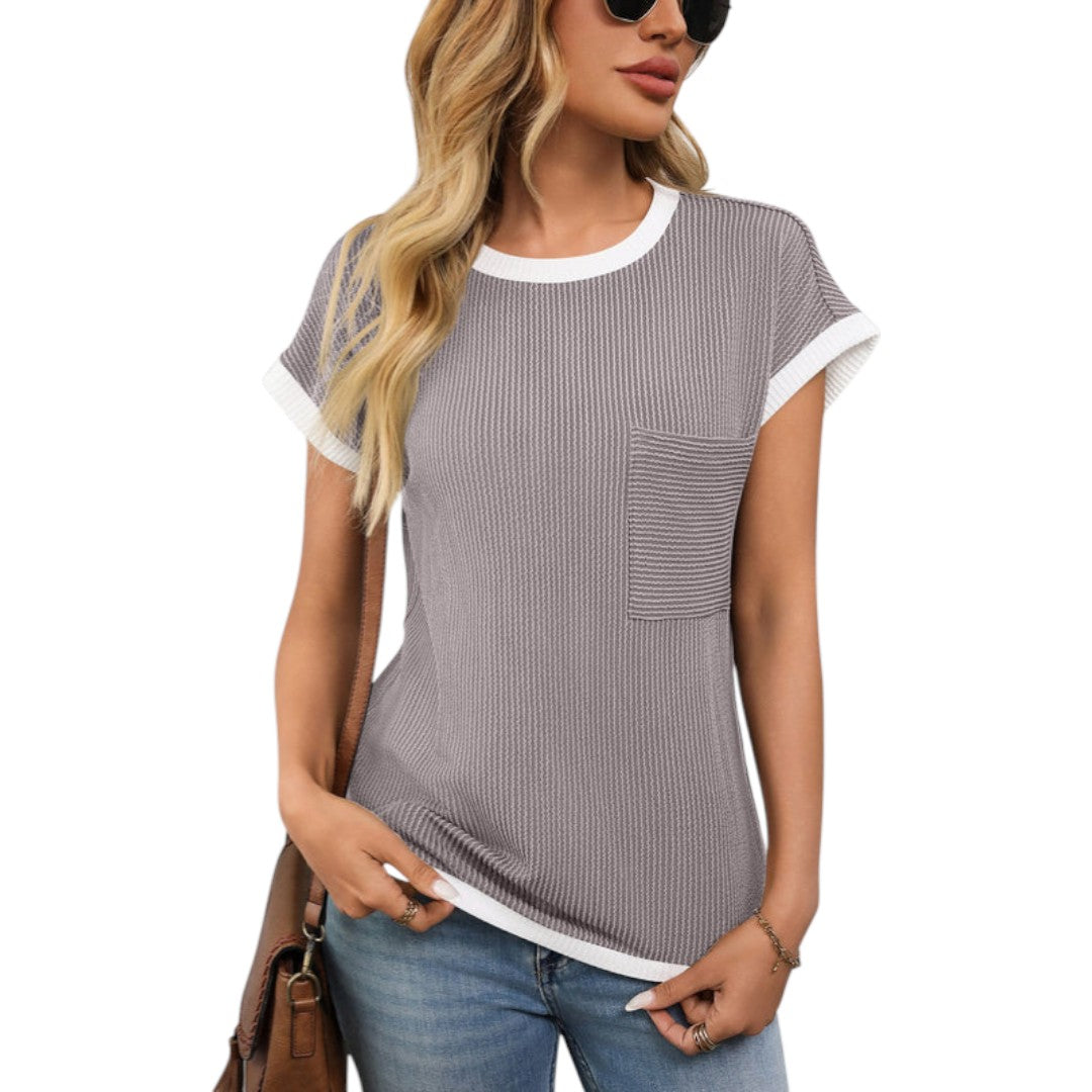 T-shirt Mulher com Decote Redondo e Bolso no Peito