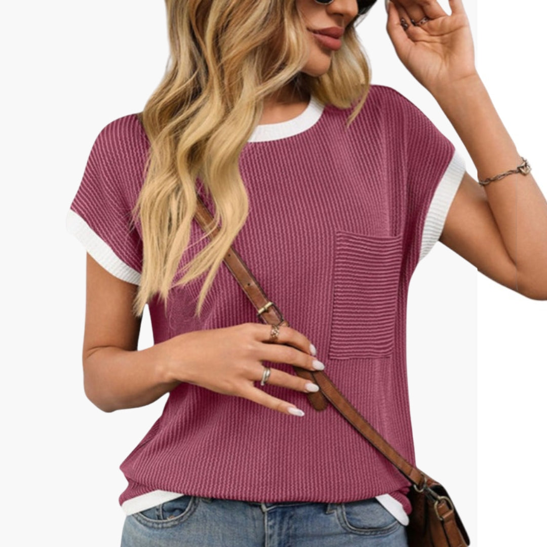 T-shirt Mulher com Decote Redondo e Bolso no Peito