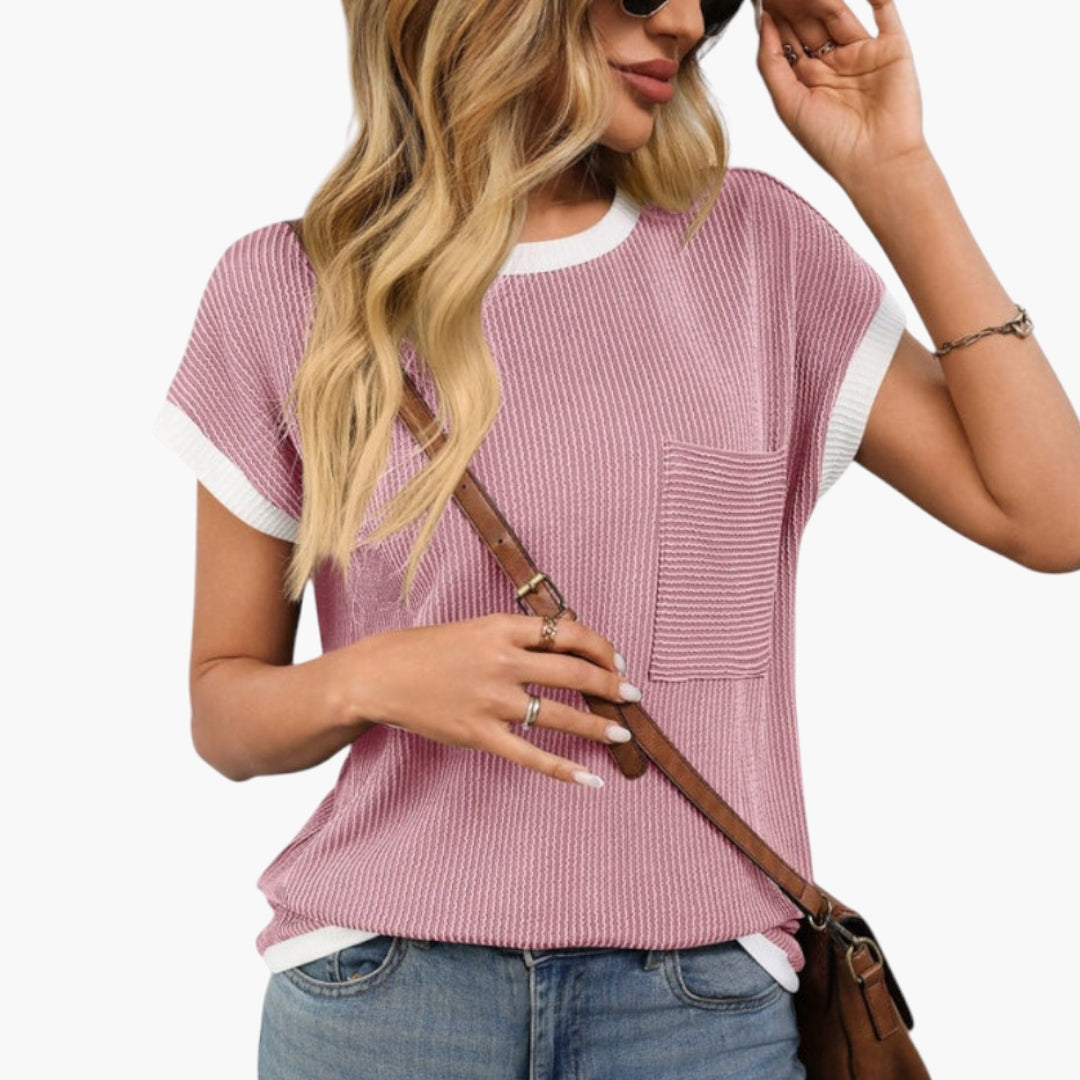 T-shirt Mulher com Decote Redondo e Bolso no Peito