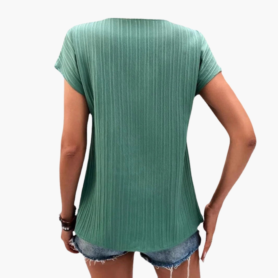 T-shirt til kvinder med V-hals og knaplukning