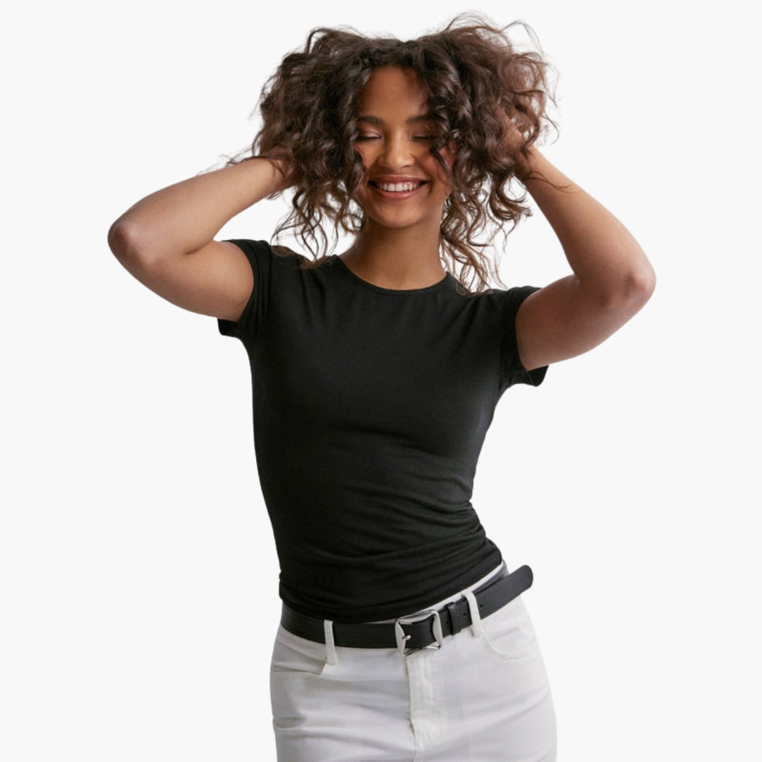 Women's round neck fitted cut T-shirt with stretch knit