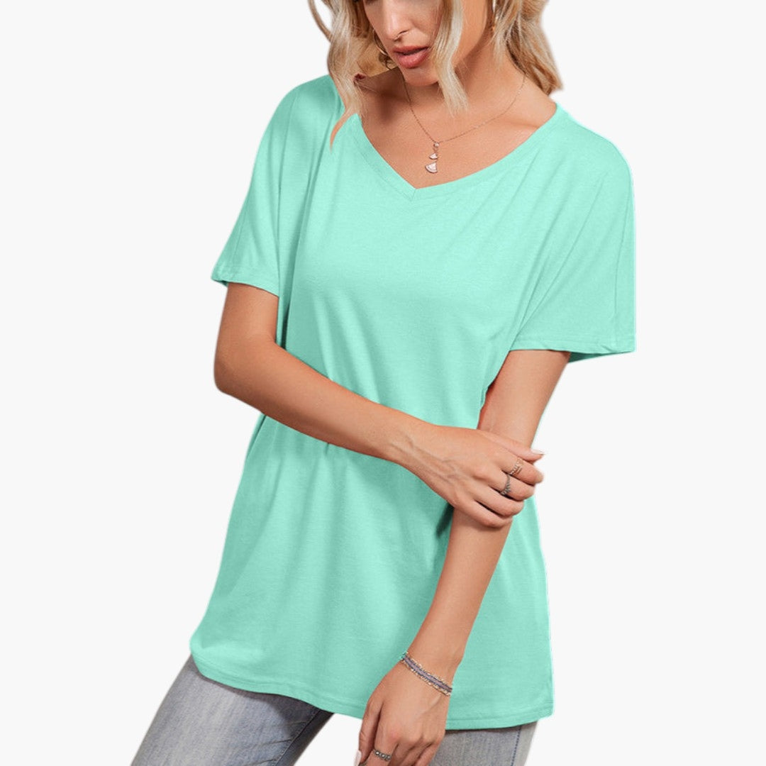 T-shirt feminina larga com decote assimétrico