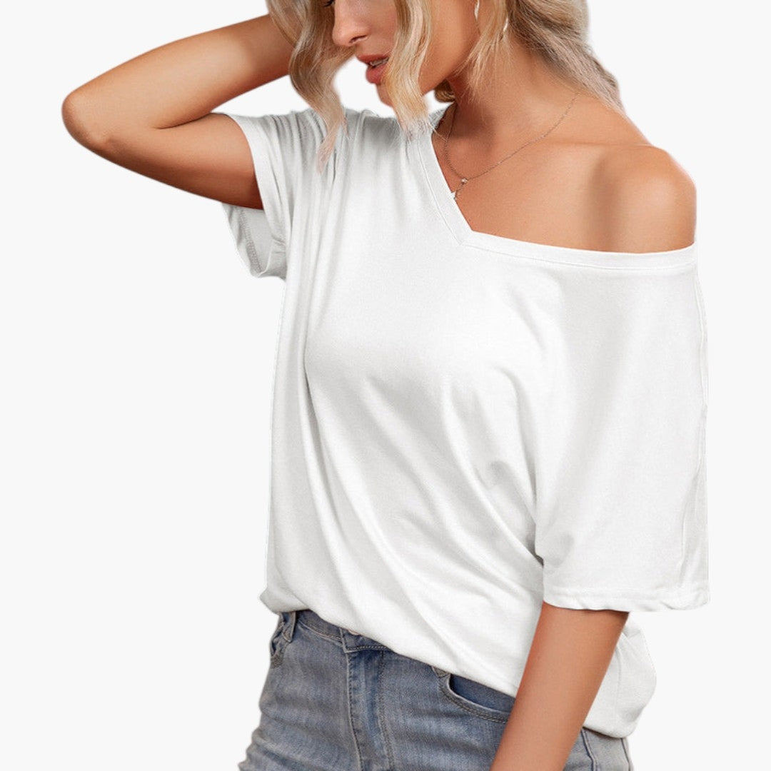 T-shirt feminina larga com decote assimétrico