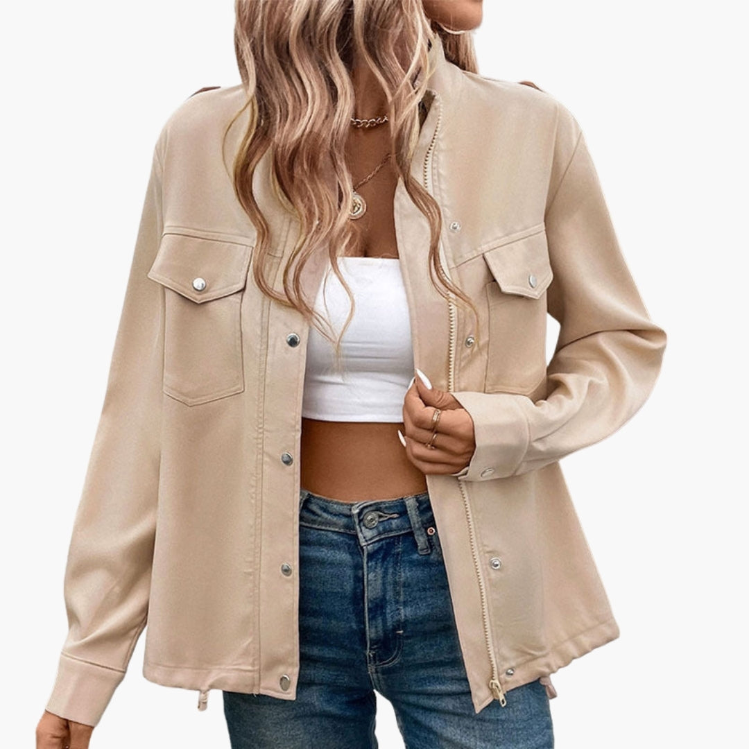 Veste femme avec poches poitrine et boutons pression